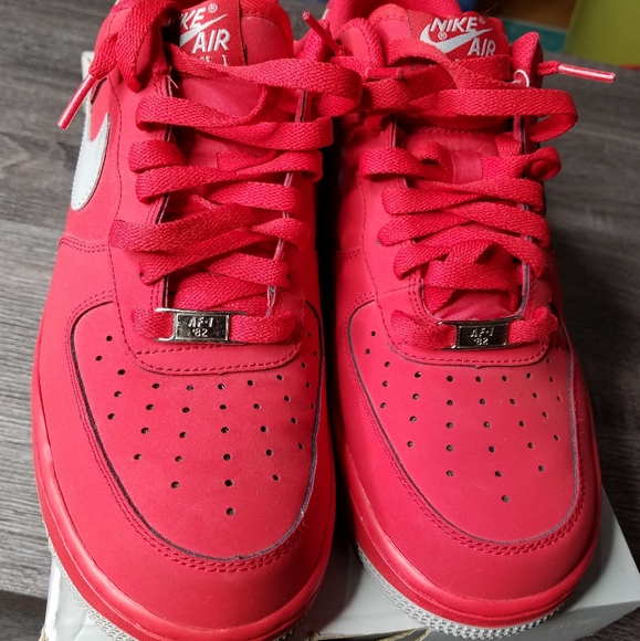 Nike Red Air Force One Size 8.5 - Picture 7 of 7